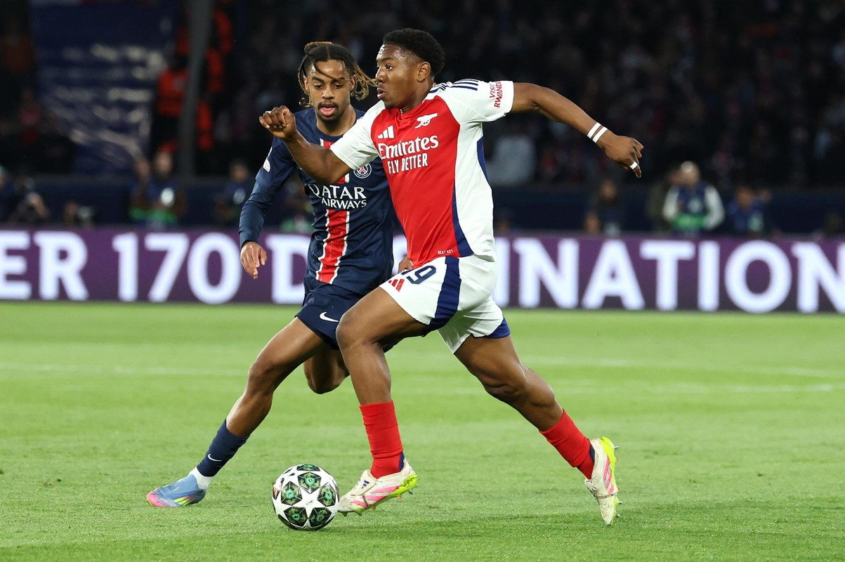 Lewis-Skelly renueva con el Arsenal hasta 2030