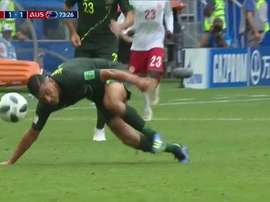 El jugador australiano tuvo que marcharse del terreno de juego. Captura