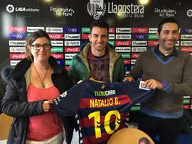 Natalio Lorenzo en su presentación como jugador del Llagostera. Twitter