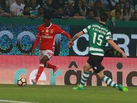 Lateral de 23 anos subiu à equipa principal das 'águias' há cerca de dois anos. Twitter