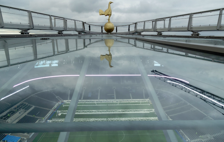 Spurs Unveil 4 5 Metre Tall Cockerel On Roof Of Stadium Besoccer