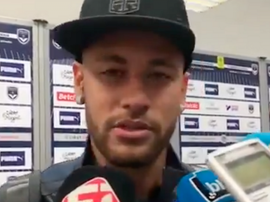 Neymar procurou estreitar os laços com fãs do PSG. EsporteInterativo