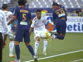 No le salió la genialidad a Neymar. Captura/Vamos