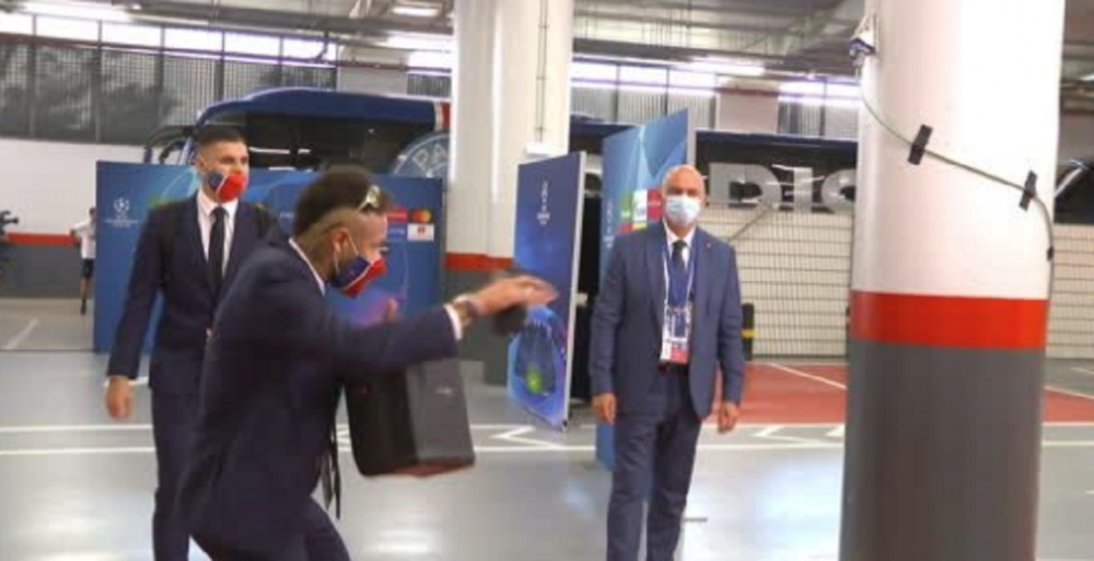 So Love Neymar Chega No Estadio Ao Som De Claudinho E Buchecha So Love Neymar Chega No Estadio Ao Som De Claudinho E Buchecha