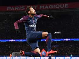 O PSG bateu o Dijon por 8-0, com Neymar em destaque. AFP