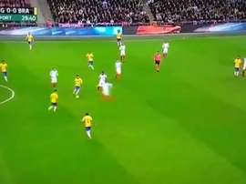 Neymar nutmegs Livermore. Twitter