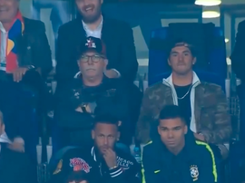 Neymar a assisté au match du Brésil aux côtés de Casemiro. Capture/beINSports