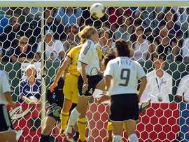 Nia Kuenzer anota el gol de oro ante Suecia, que le daba a Alemania su primer Mundial. DFB