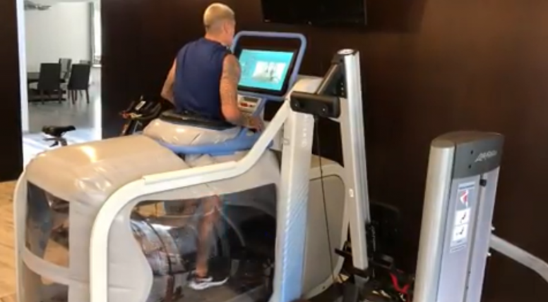 Castillo entrena con tecnología de la NASA para recuperarse lo antes posible. Instagram/castillo30_
