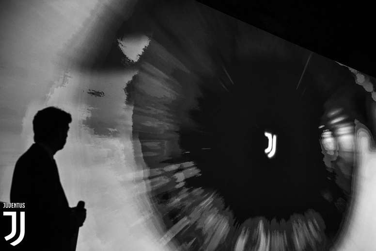 La Juve Cambia De Look Y Presenta Su Nuevo Escudo Besoccer