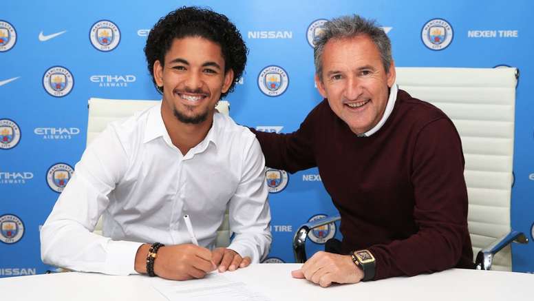 Official Manchester City Announce Douglas Luiz Signing Besoccer