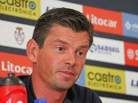 O treinador do Feirense pretende sair do Restelo com pontos. Facebook/Feirense