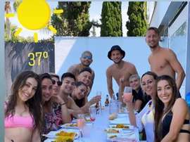 La réunion illégale entre Banega, Ocampos, Mudo Vázquez et De Jong pendant le confinement. Instagram