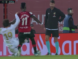 Odriozola perd ses nerfs, tacle Junior et est exclu. Capture/MovistarLaLiga