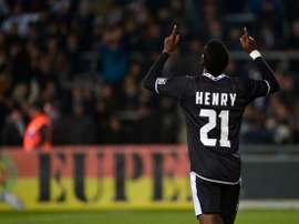 Onyekuru célèbre un but avec le Eupen. Eupen