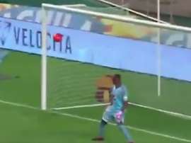 Orejuela dejó helado al portero de América. Youtube