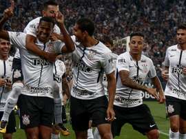 Jô surge como alternativa para o ataque do Corinthians. EFE