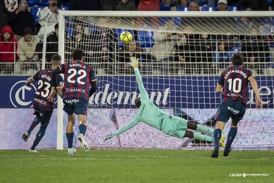 El Huesca tira de orgullo