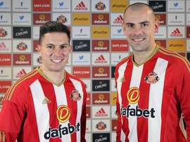 Gibson (à direita) está em maus lençóis com o clube. Sunderland