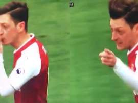 Özil n'a pas bien pris la réaction de son coéquipier. Capture
