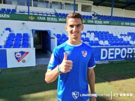 Pablo Aguilera ya luce los colores del conjunto jienense. LinaresDeportivo