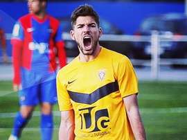 Pablo Morgado cambia el Badalona por el Mérida de cara a la próxima temporada. Twitter