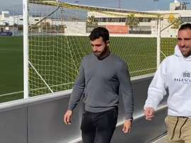 Alcacer est dans les bureaux de Villarreal pour boucler son transfert. Twitter/JaviMataGil