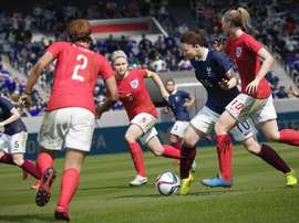 Pantallazo del FIFA 16, en el que por primera vez aparecerá el fútbol femenino.