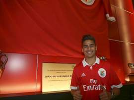 O mexicano decidiu trocar o Real Madrid pelos 'encarnados', já no fecho do mercado. SLBenfica