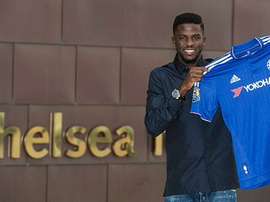 Papy en su presentación con el Chelsea. Twitter
