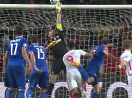 Assim defendeu Buffon o cabeceamento de Germain. Twitter