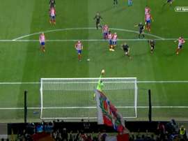 Grande marcação e defesa. Captura/BTSport