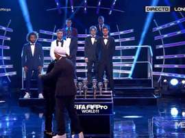 The players were presented an award from Ronaldinho. MEGA