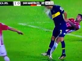 Goltz quedó tendido tras una dura patada. Captura/TyCSports
