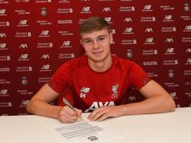 Une pépite prolonge à Liverpool. Twitter/LFC