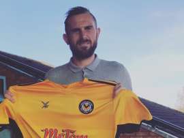 Paul Hayes defenderá la camiseta del Newport Country. Twitter