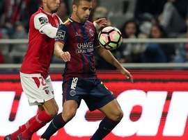 Fala-se num regresso a Chaves para o lateral direito. Twitter