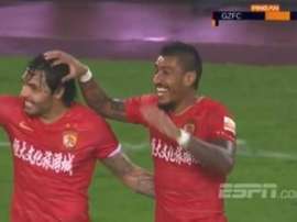Paulinho marcou duas vezes na vitória contra o Tianjin Quanjian. Captura/ESPN
