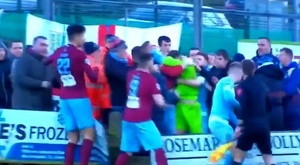Cómo no: el torneo se llama 'Peaky Blinder' y acaban a puñetazos