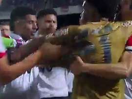 Pelea entre jugadores en el Santa Cruz-Sport Recife de Copa de Nordeste. Youtube