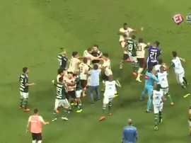 El duelo entre Palmeiras y Flamengo acabó en pelea. Captura/EsporteInterativo