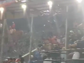 Torcedores de Cerro e San Lorenzo protagonizam cenas lamentáveis. Captura/FOX Sports