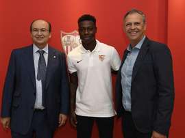 L'attaquant s'est engagé pour 5 ans. Twitter/Sevilla FC