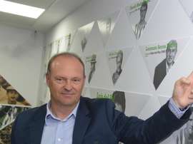 Pepe Mel sigue buscando un central para reforzar la defensa. RealBetisBalompie