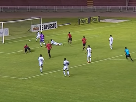 Peruvian side Sport Rosario conceded a terrible own goal. Movistar