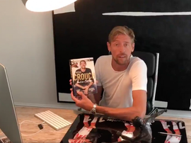 Peter Crouch también destaca como escritor. Twitter/petercrouch