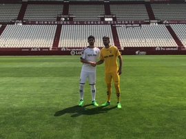Los 'Caro' fueron presentados en el Carlos Belmonte. AlbaceteBalompie
