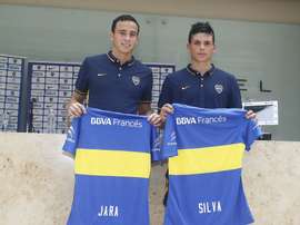 Presentación de Leonardo Jara y Silva, posando con la camiseta de Boca Juniors. Twitter