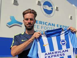 Meia deixa a Eredivisie para rumar ao campeonato inglês. BHAFC