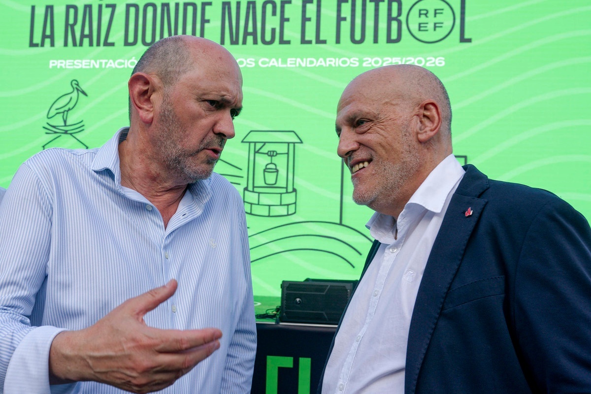 Piden la inhabilitación de Tebas por revelar información económica del Barça